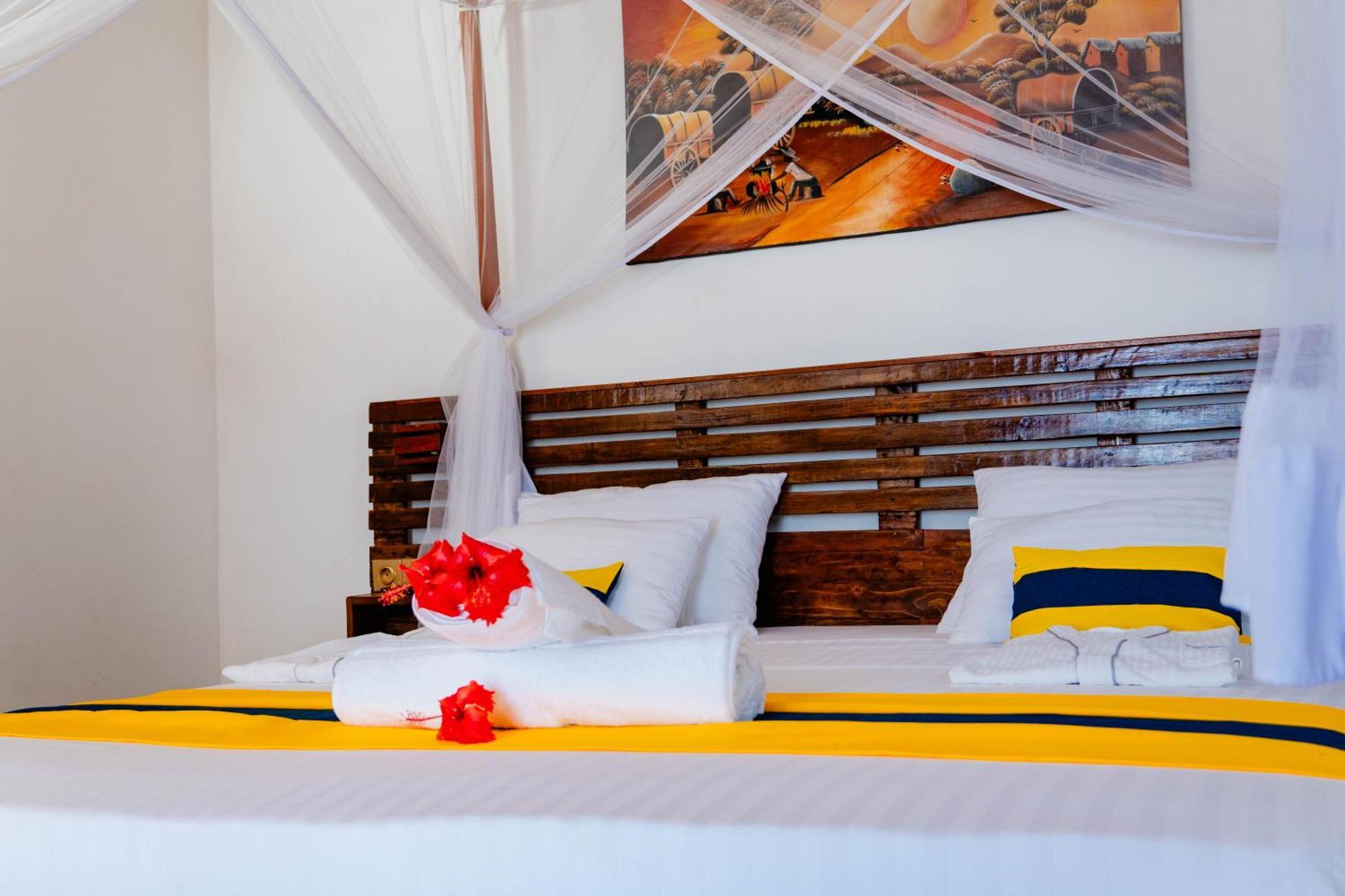 Long Beach Resort, Нуси-Бе Экстерьер фото
